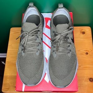 Nike Epic React Flyknit M12